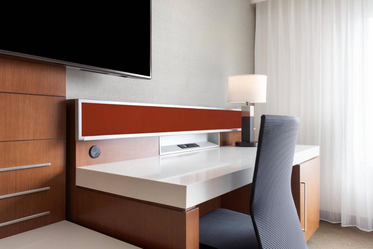 Delta Hotels By Marriott Indianapolis Airport Екстериор снимка
