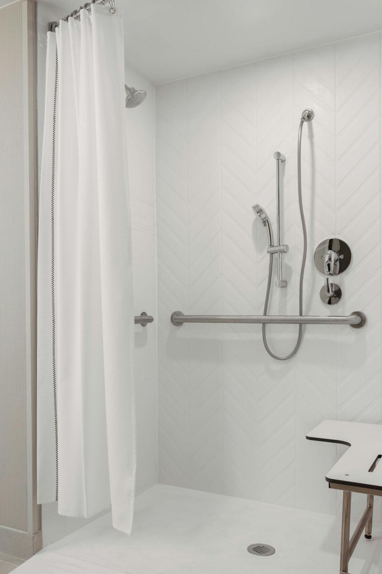 Delta Hotels By Marriott Indianapolis Airport Екстериор снимка