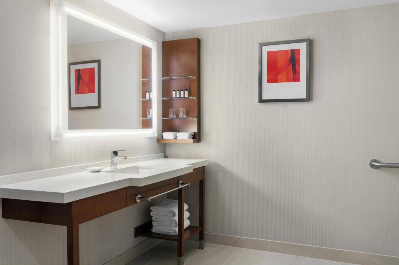 Delta Hotels By Marriott Indianapolis Airport Екстериор снимка