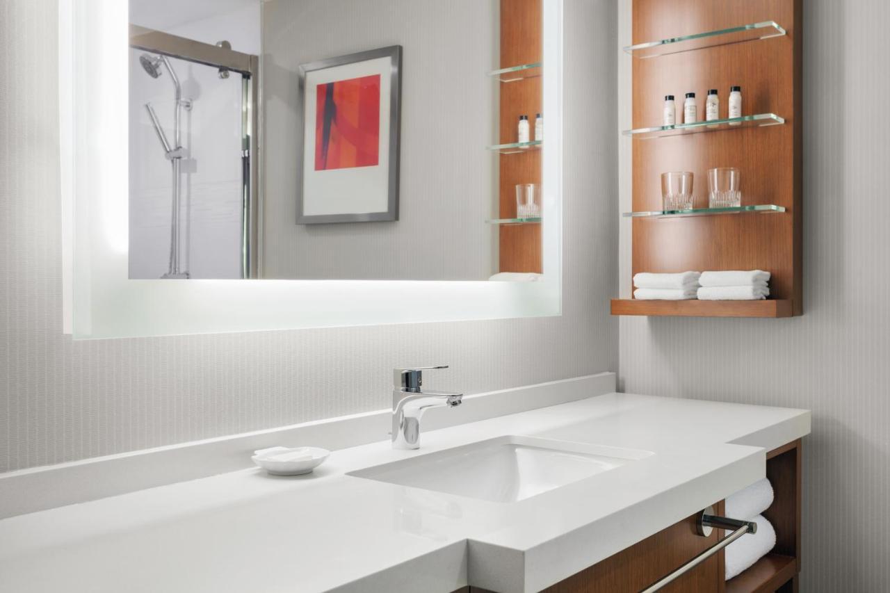 Delta Hotels By Marriott Indianapolis Airport Екстериор снимка